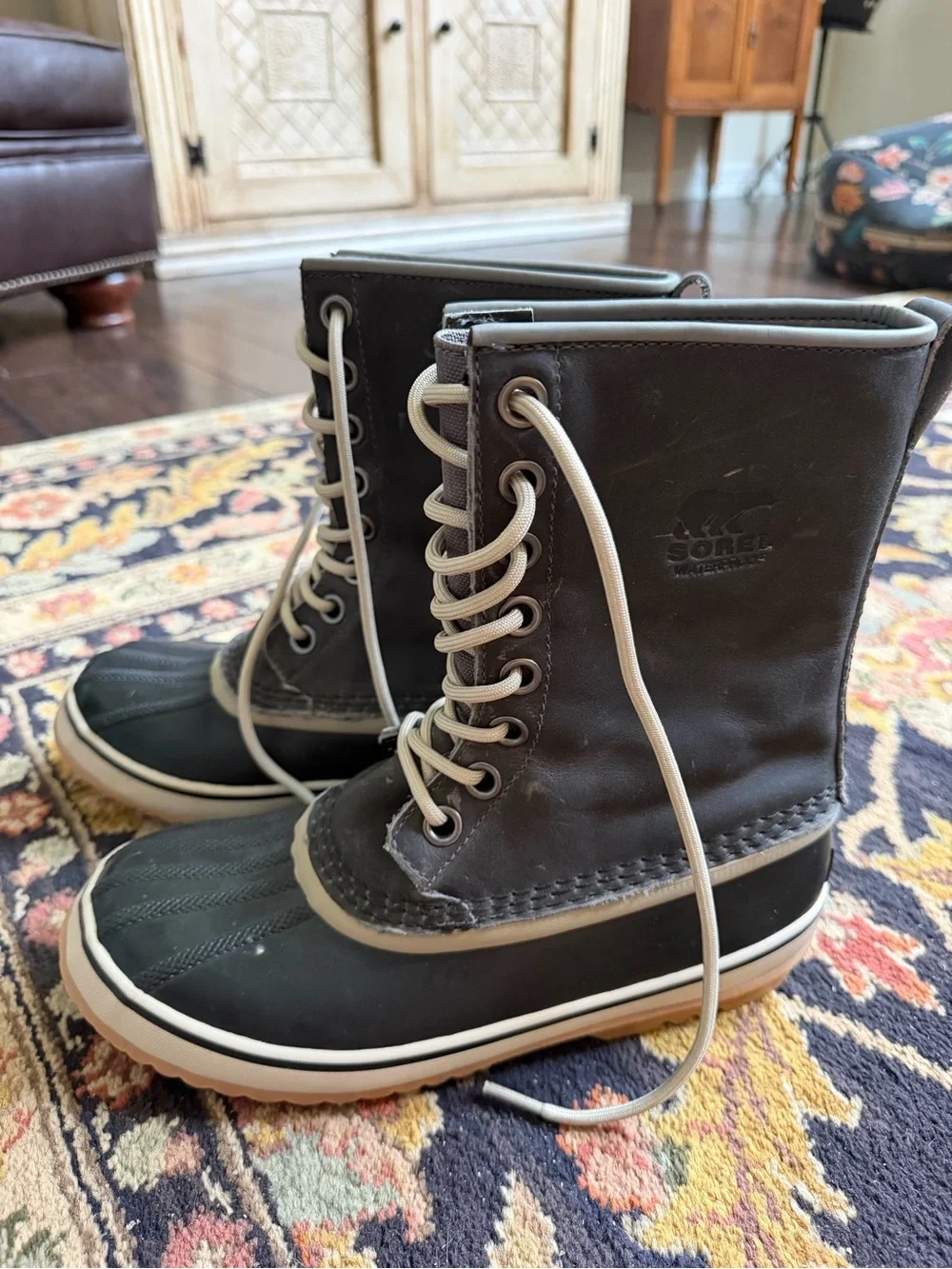 Size 8 Sorel Women’s Black and Tan Waterproof Lace-Up Winter Boots